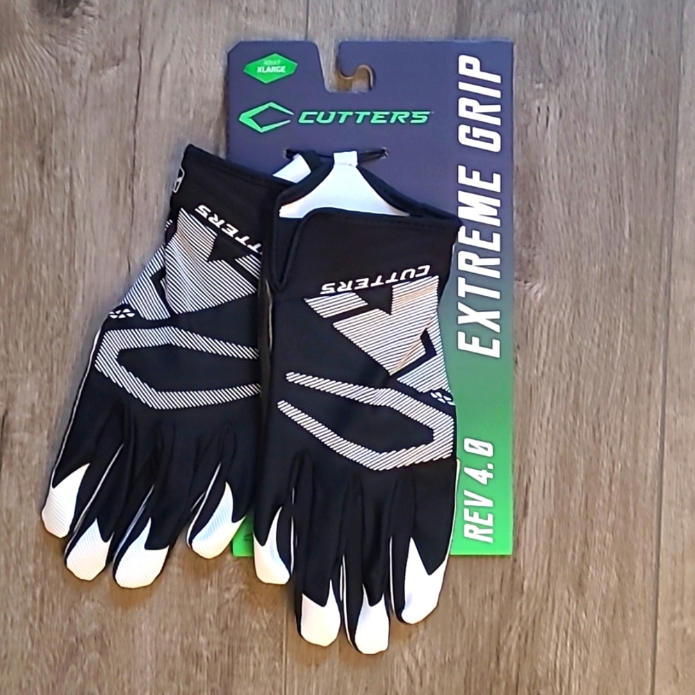 Football Receiver Gloves, Cutters Extreme Grip, size XL, black and white NWT
